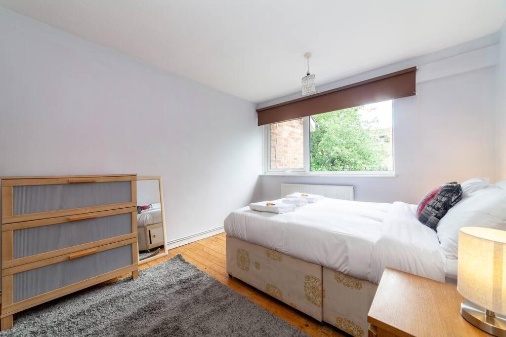 Casa vacanze Newly Refurbished 5 Bdr House Wgarden And Parking *