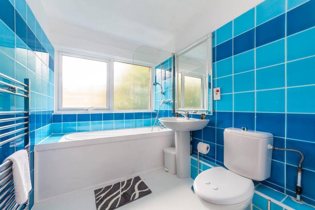 Newly Refurbished 5 Bdr House Wgarden And Parking * Londra
